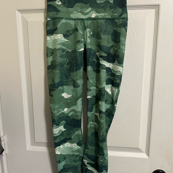 Fabletics Like New Define PowerHold® High-Waisted 7/8 Legging Celadon Zenith XS - Picture 3 of 5